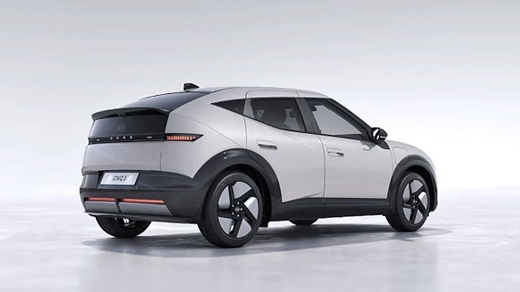 Hyundai IONIQ 2 of 7