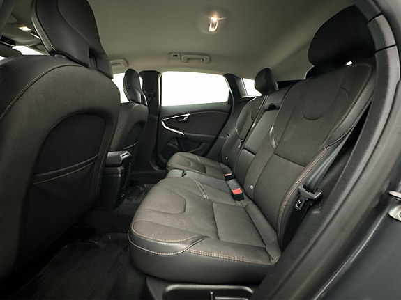 Volvo V40 Cross Country 22 of 27