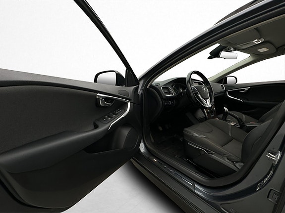 Volvo V40 Cross Country 10 of 27