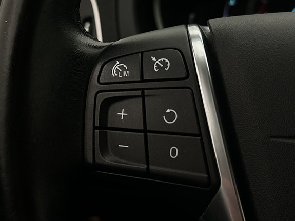 Volvo V40 Cross Country 13 of 27