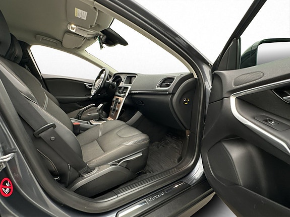 Volvo V40 Cross Country 21 of 27