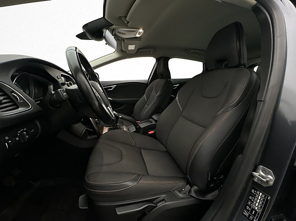 Volvo V40 Cross Country 11 of 27