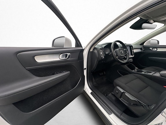 Volvo XC40 10 of 30