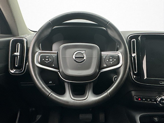 Volvo XC40 13 of 30