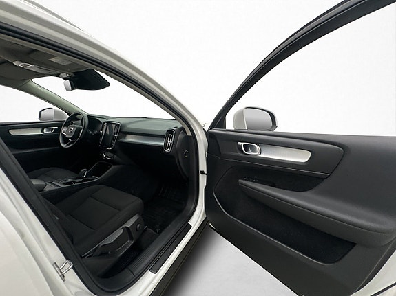 Volvo XC40 15 of 30