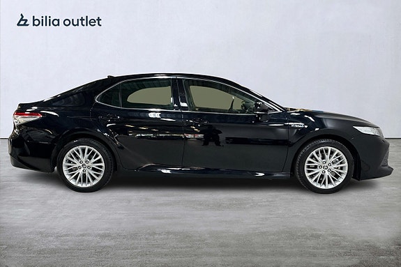 Toyota Camry 5 of 28