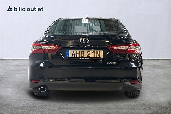 Toyota Camry 7 of 28