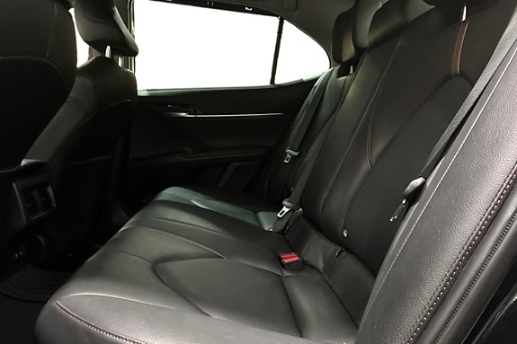 Toyota Camry 14 of 28