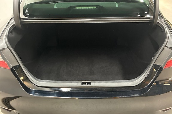 Toyota Camry 10 of 28