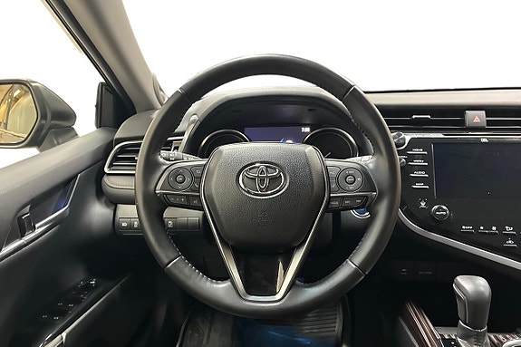Toyota Camry 16 of 28
