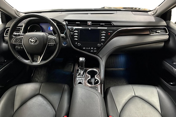 Toyota Camry 12 of 28
