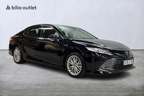 Toyota Camry 4 of 28