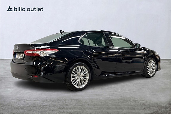 Toyota Camry 6 of 28