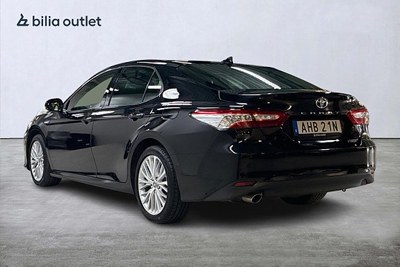 Toyota Camry 8 of 28