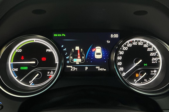 Toyota Camry 17 of 28