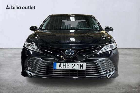 Toyota Camry 3 of 28