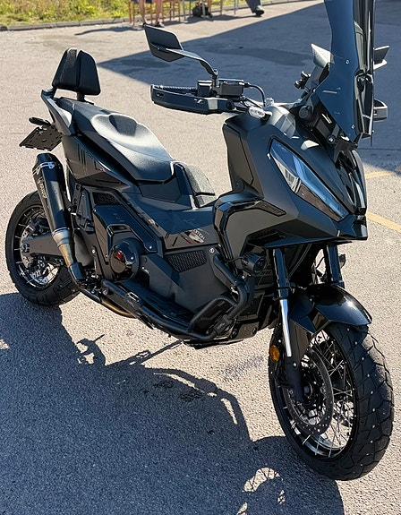 Honda ADV750 2 of 10
