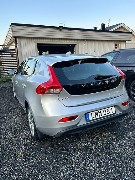 Volvo V40 3 of 5