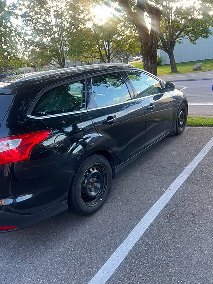 Ford Focus 2 of 6