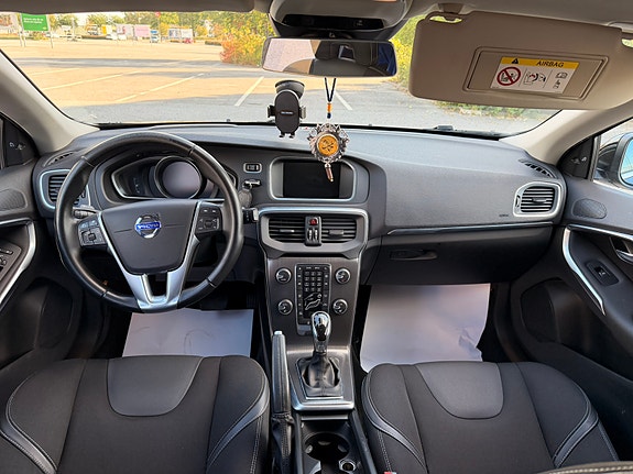 Volvo V40 11 of 22