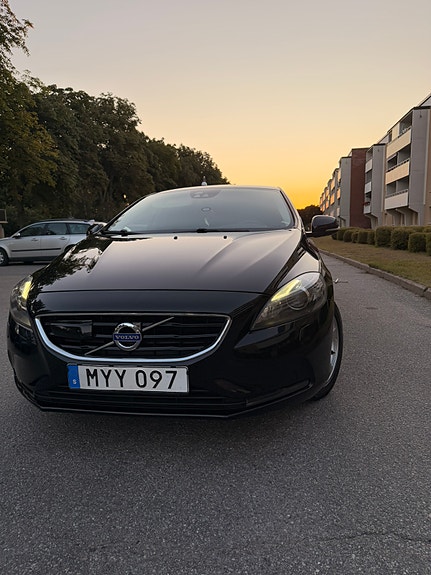 Volvo V40 3 of 22