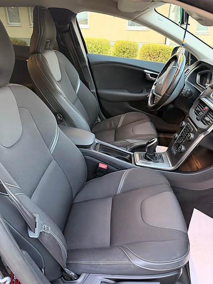 Volvo V40 14 of 22