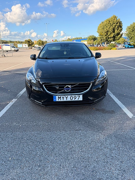 Volvo V40 2 of 22