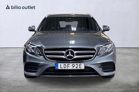Mercedes-Benz E200 3 of 30