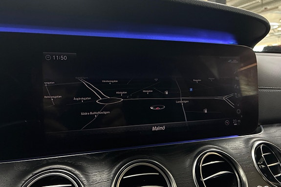 Mercedes-Benz E200 18 of 30