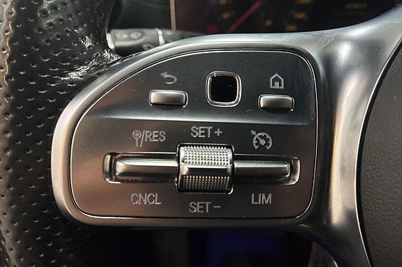 Mercedes-Benz E200 23 of 30
