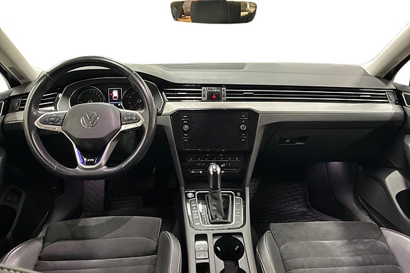 Volkswagen Passat 12 of 25