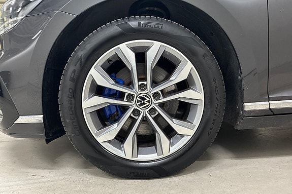 Volkswagen Passat 11 of 25