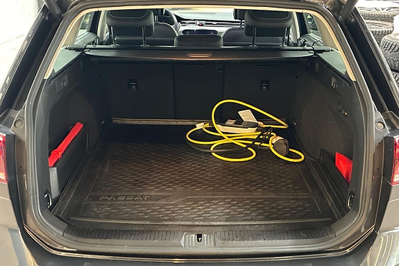 Volkswagen Passat 10 of 25