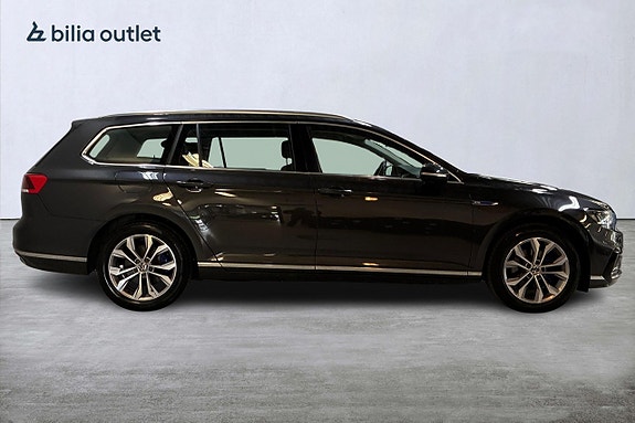 Volkswagen Passat 5 of 25