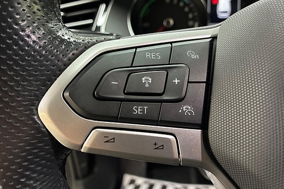 Volkswagen Passat 21 of 25