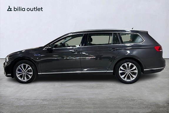 Volkswagen Passat 9 of 25