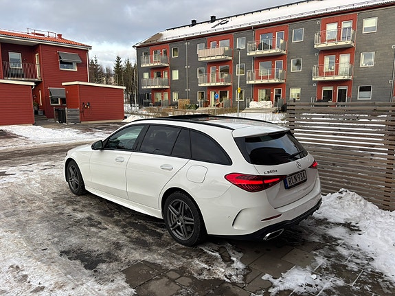 Mercedes-Benz C300 2 of 5