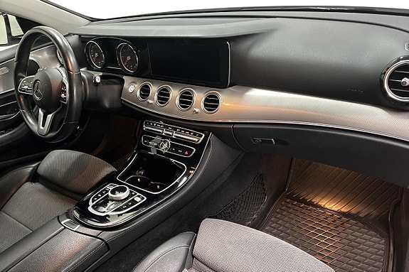 Mercedes-Benz E200 15 of 28