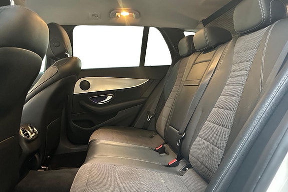 Mercedes-Benz E200 14 of 28