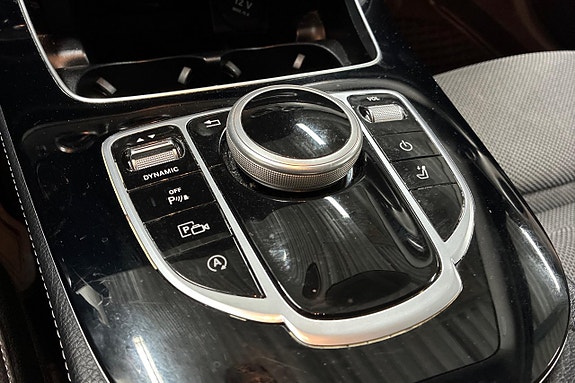 Mercedes-Benz E200 25 of 28