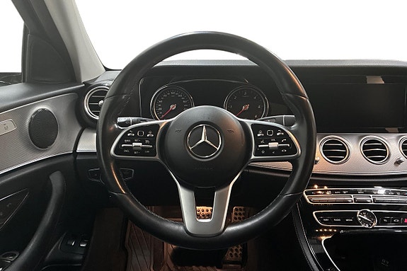 Mercedes-Benz E200 16 of 28