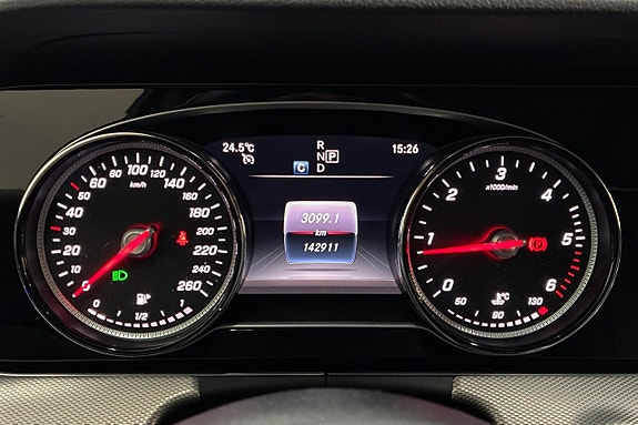 Mercedes-Benz E200 17 of 28