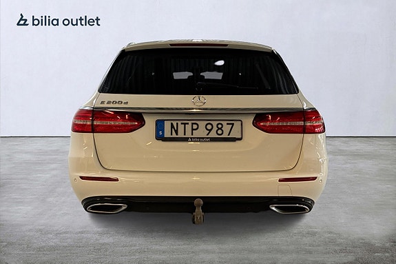 Mercedes-Benz E200 7 of 28