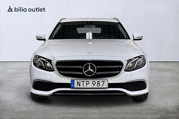 Mercedes-Benz E200 3 of 28