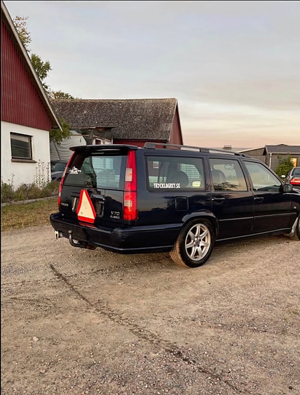 Volvo V70 2 of 6