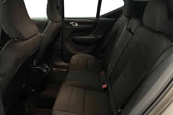 Volvo XC40 14 of 30