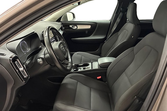 Volvo XC40 13 of 30