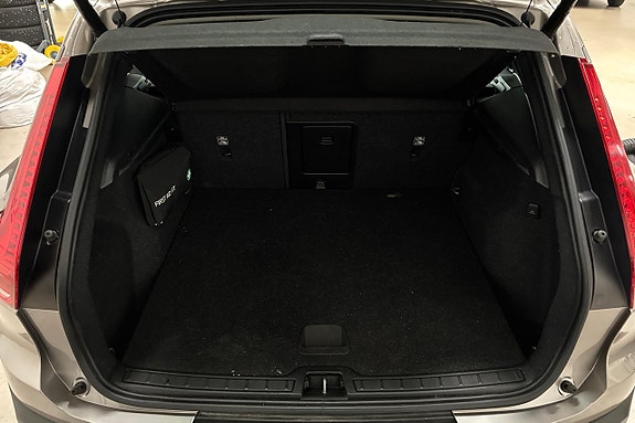 Volvo XC40 10 of 30