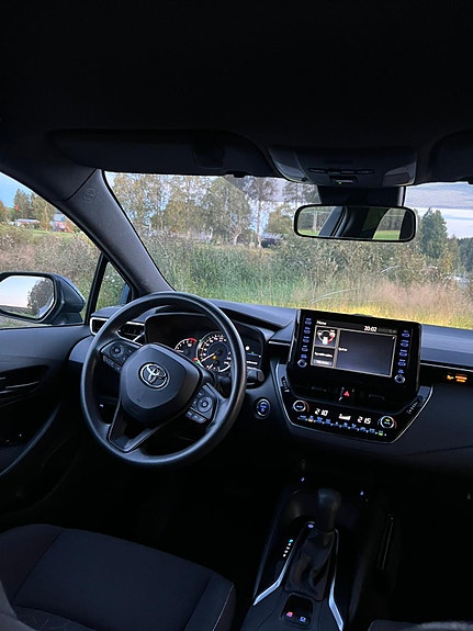 Toyota Corolla 4 of 12