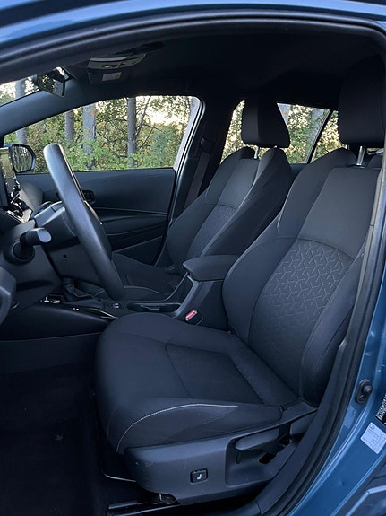 Toyota Corolla 2 of 12